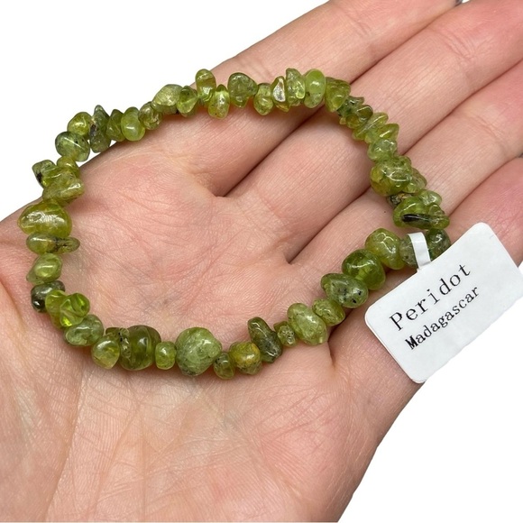 Peridot Gemstone Chips Beaded Stretch Bracelet Stone Boho Beads Green - Picture 3 of 4
